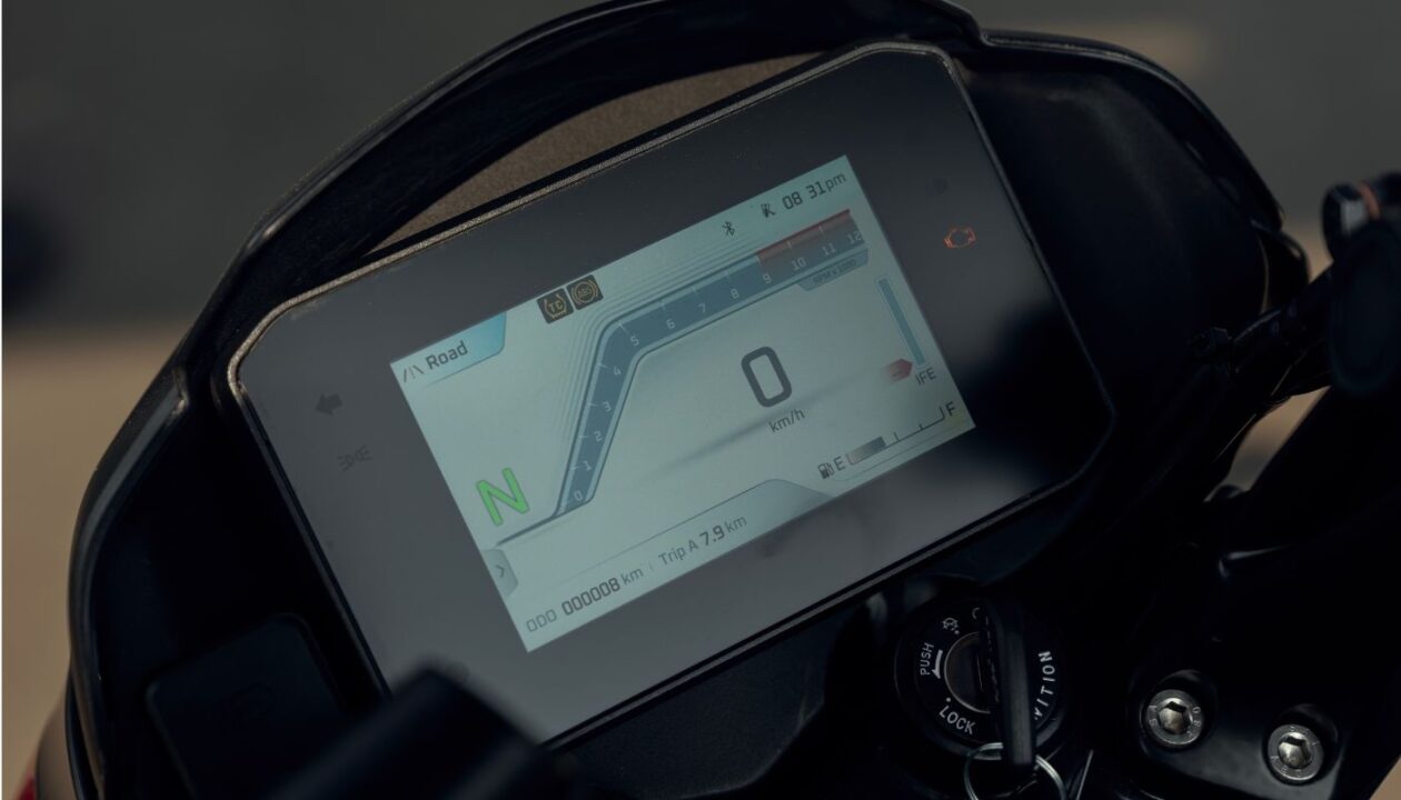 2026 Bajaj Pulsar NS200 TFT Console